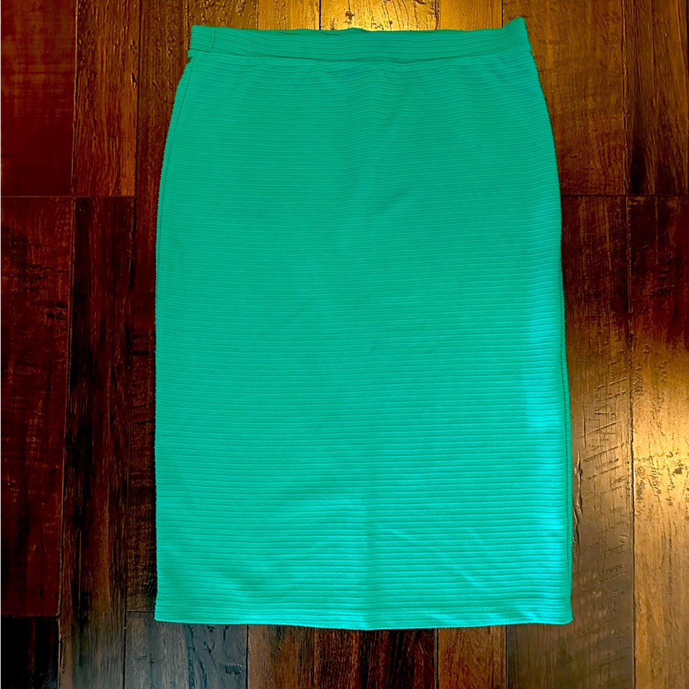 Ribbed teal pencil skirt size Medium. Happening in the present. Comfy.